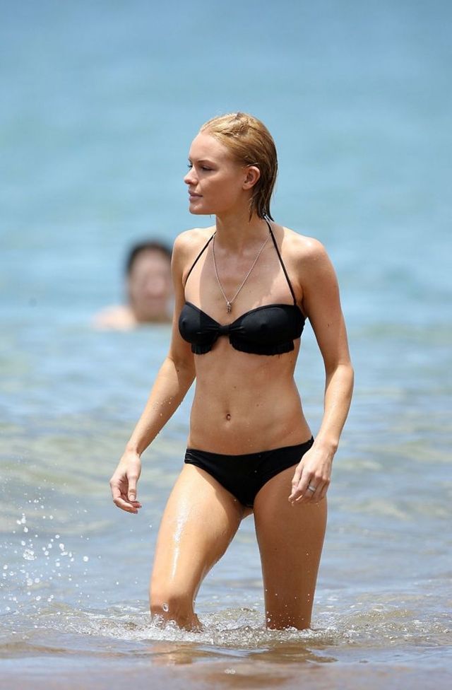 Wow! Celebs in bikini! (69 pics)
