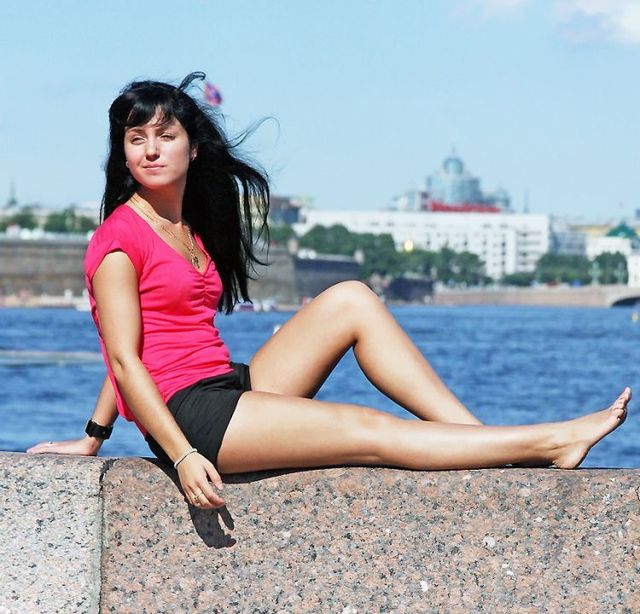 Friday entry with pretty girls (53 pics)