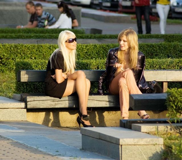 Friday entry with pretty girls (53 pics)