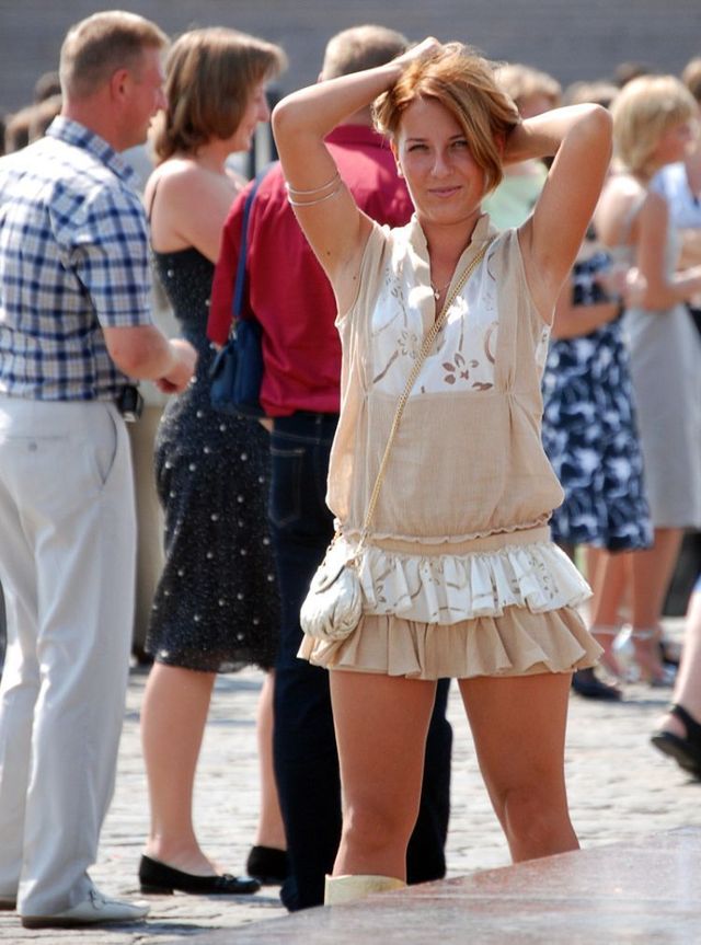 Friday entry with pretty girls (53 pics)