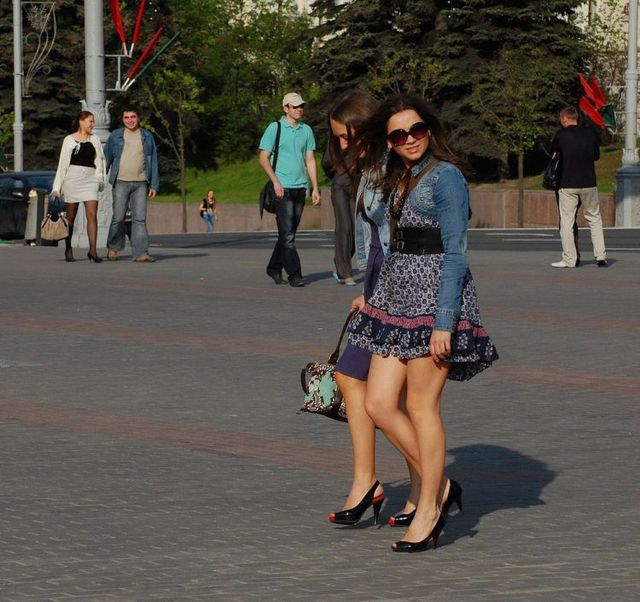 Friday entry with pretty girls (53 pics)