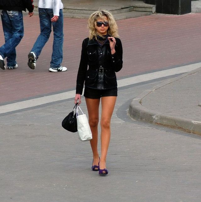 Friday entry with pretty girls (53 pics)