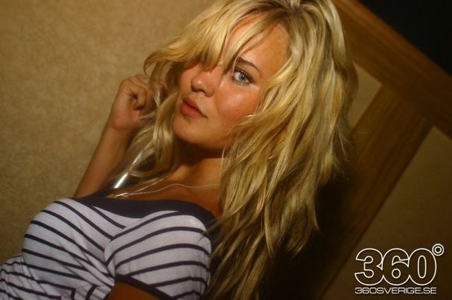 Swedish girls at the night clubs (55 pics)
