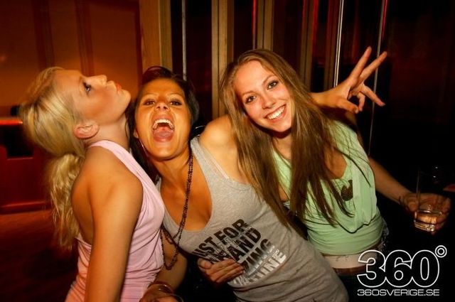 Swedish girls at the night clubs (55 pics)