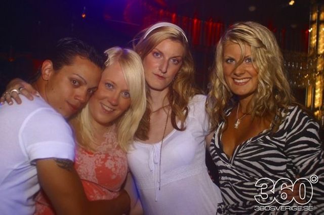 Swedish girls at the night clubs (55 pics)