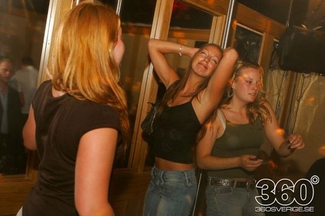 Swedish girls at the night clubs (55 pics)