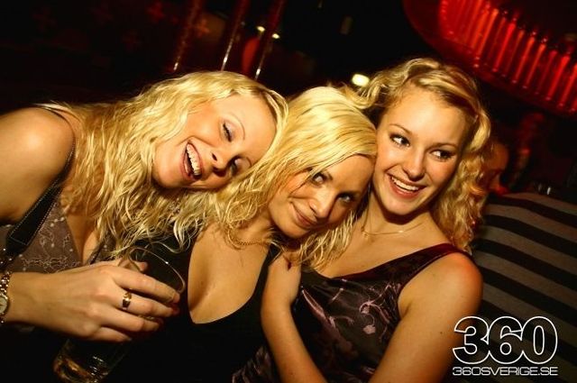 Swedish girls at the night clubs (55 pics)