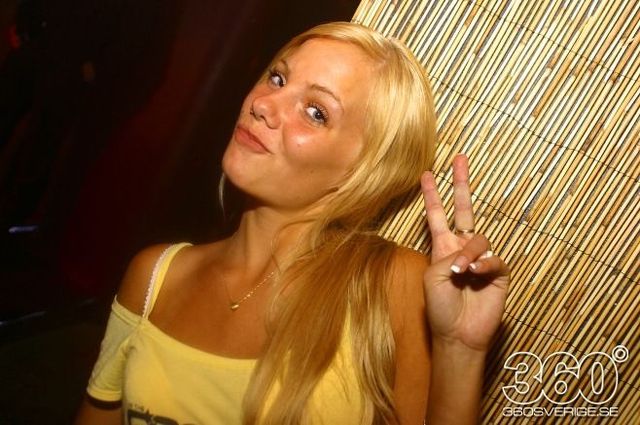 Swedish girls at the night clubs (55 pics)