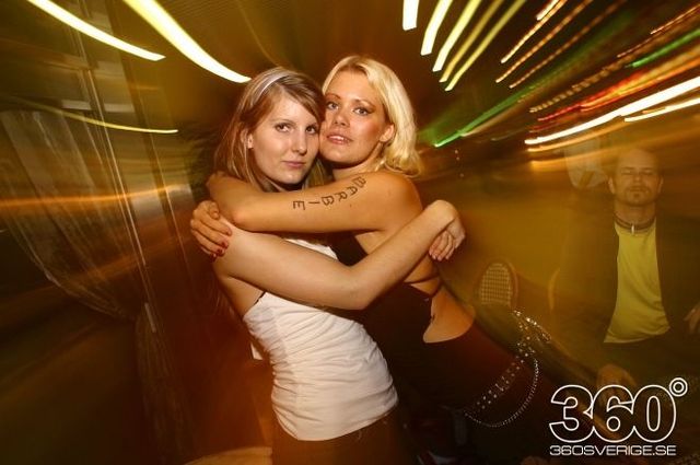 Swedish girls at the night clubs (55 pics)