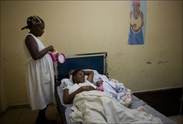 Giving birth in Haiti (15 pics)