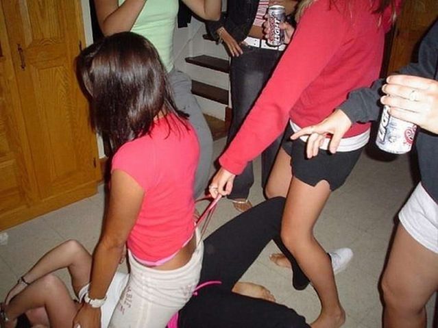 Fun with thongs (28 pics)