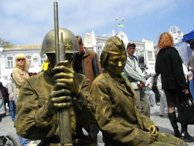Living Statues Championship (30 pics)