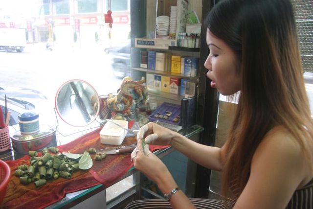 Incredible Taiwanese culture - Betel nut girls (53 pics)