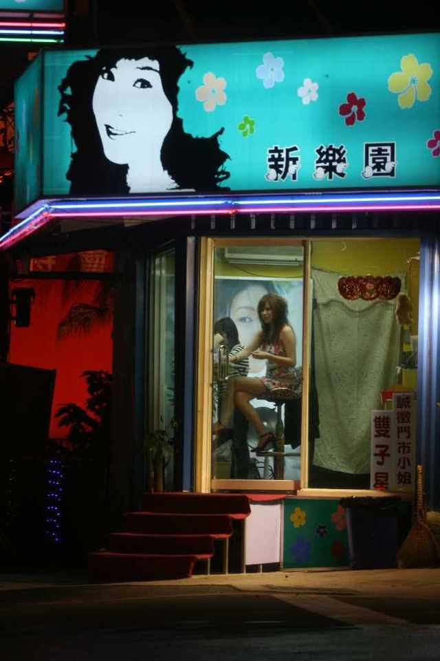 Incredible Taiwanese culture - Betel nut girls (53 pics)