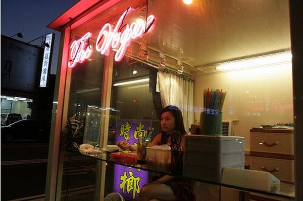 Incredible Taiwanese culture - Betel nut girls (53 pics)