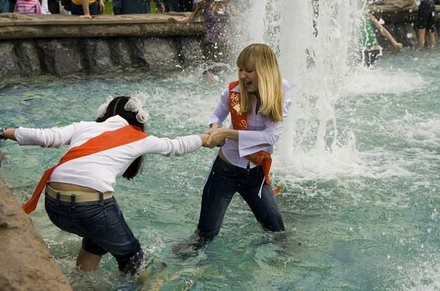 How Russian youth celebrates their graduation day (60 pics)