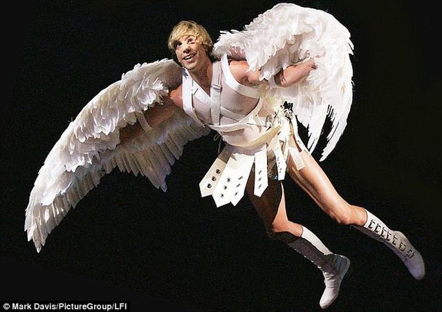 Sacha Baron Cohen insulted Eminem (21 photos + 1 video) 