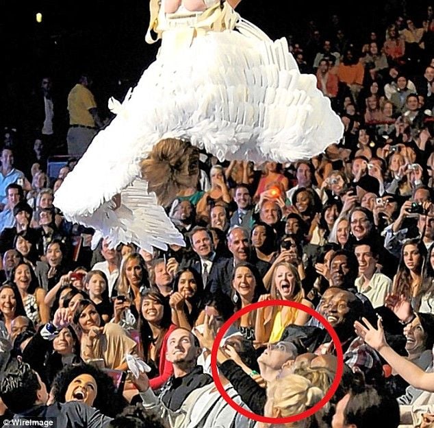 Sacha Baron Cohen insulted Eminem (21 photos + 1 video) 