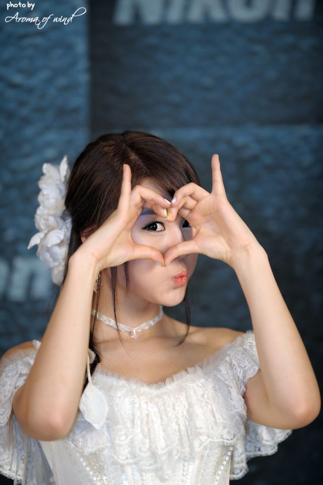 How they pose in Asia (64 pics)