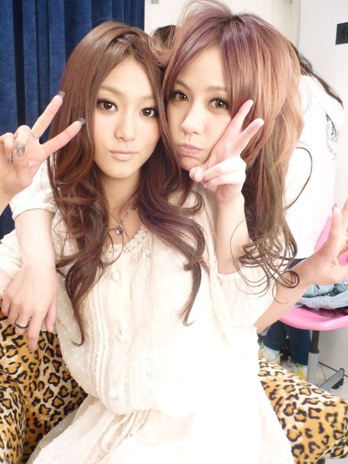 How they pose in Asia (64 pics)