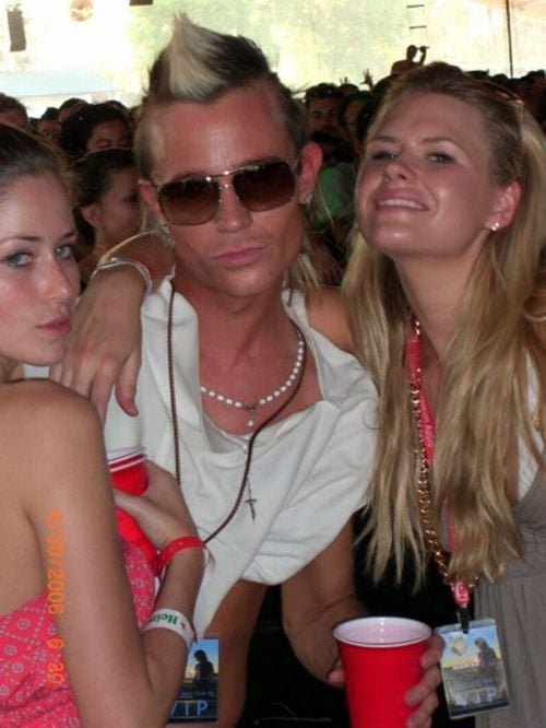 Do you like douchebags? (67 pics)