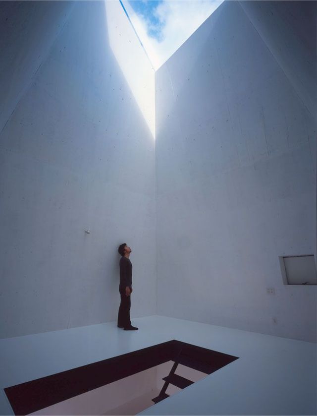 Jet black pyramid as home in Saijo, Hiroshima (18 pics)