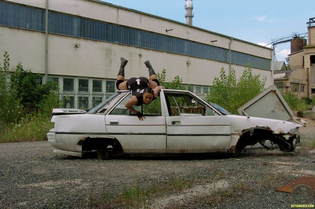 Action girl (30 pics)