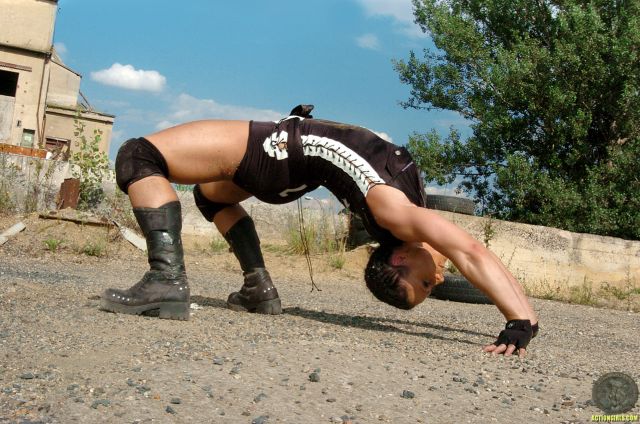 Action girl (30 pics)