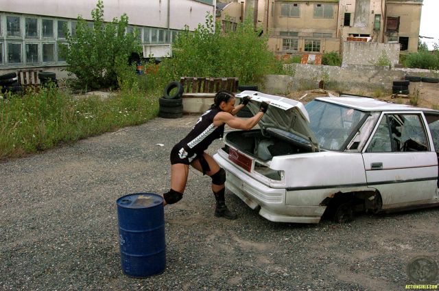 Action girl (30 pics)