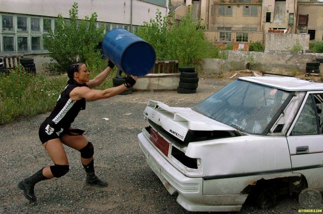Action girl (30 pics)