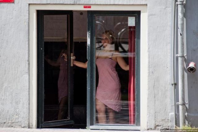 Red lights street (28 pics)