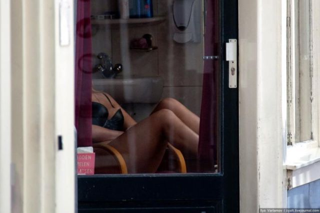 Red lights street (28 pics)