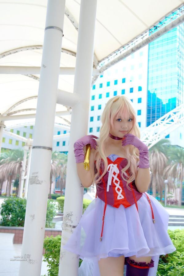 Pretty Asian girl shows us how to cosplay! (32 pics)