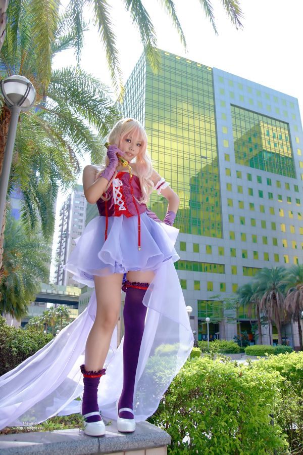 Pretty Asian girl shows us how to cosplay! (32 pics)