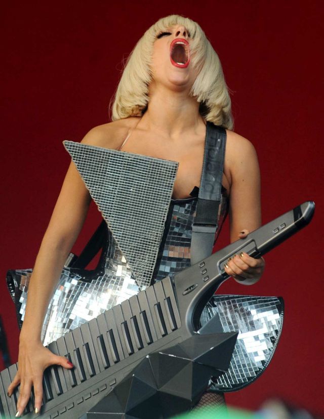 Lady Gaga vs Roisin Murphy (39 pics)