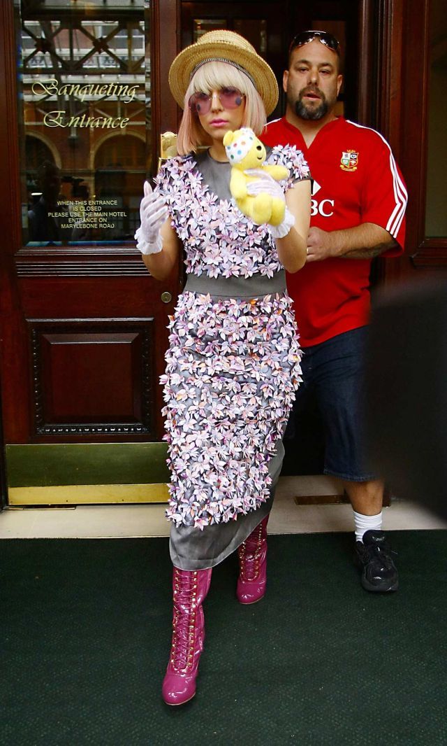 Lady Gaga vs Roisin Murphy (39 pics)