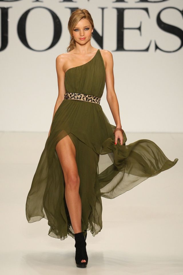 Miranda Kerr at a fashion show in Melbourne (19 pics)