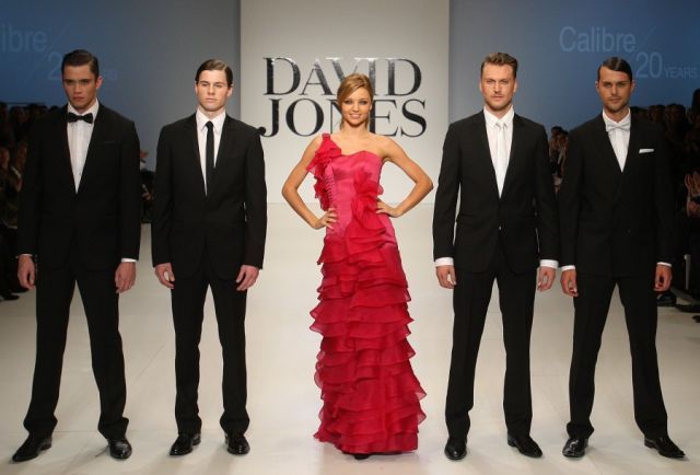 Miranda Kerr at a fashion show in Melbourne (19 pics)