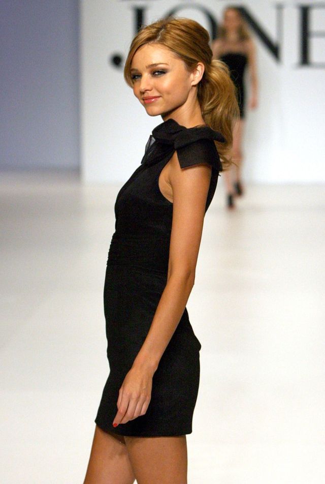 Miranda Kerr at a fashion show in Melbourne (19 pics)