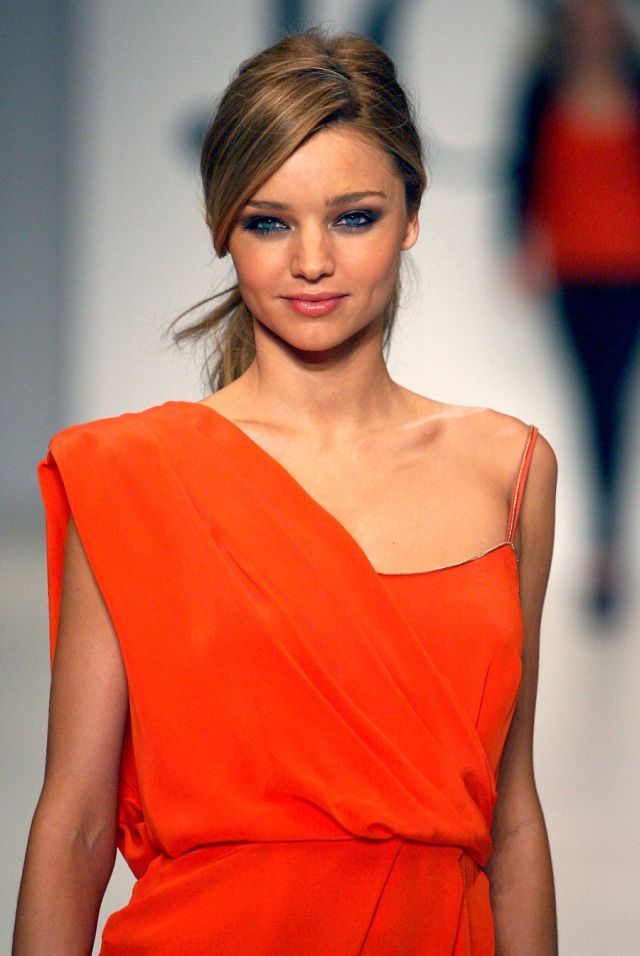 Miranda Kerr at a fashion show in Melbourne (19 pics)