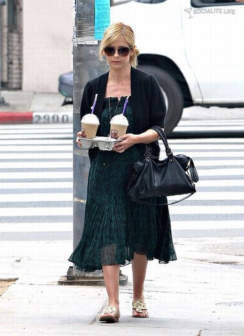 Sarah Michelle Gellar is very pregnant ;) (13 pics)