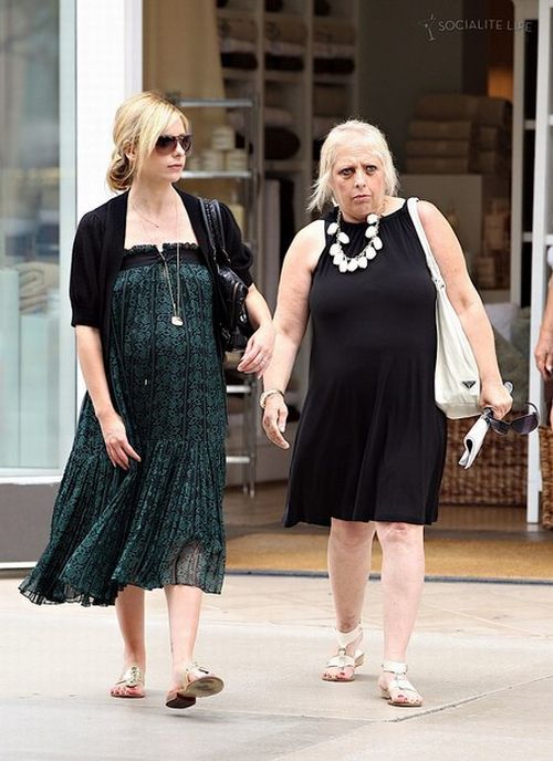 Sarah Michelle Gellar is very pregnant ;) (13 pics)
