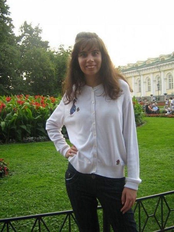 Girl with funny teeth (10 pics)