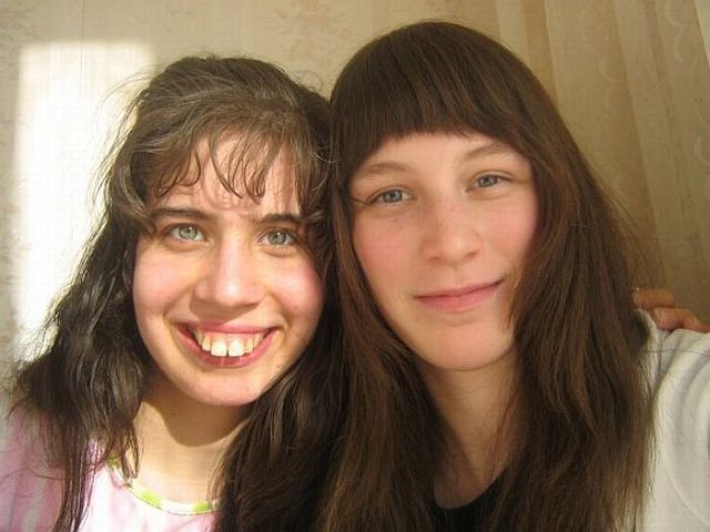 Girl with funny teeth (10 pics)