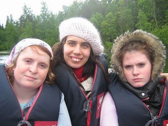 Girl with funny teeth (10 pics)