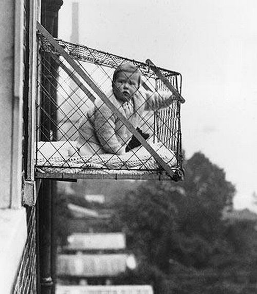 Children in cages (30 pics)