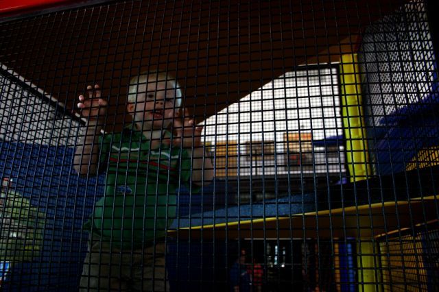 Children in cages (30 pics)