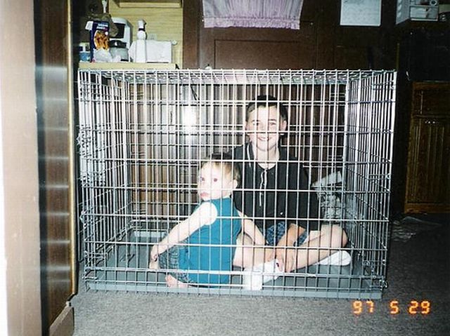 Children in cages (30 pics)