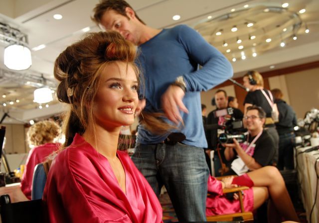 Behind Victoria’s Secret scenes (37 pics)