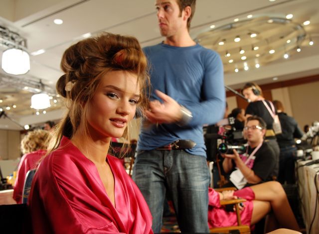 Behind Victoria’s Secret scenes (37 pics)